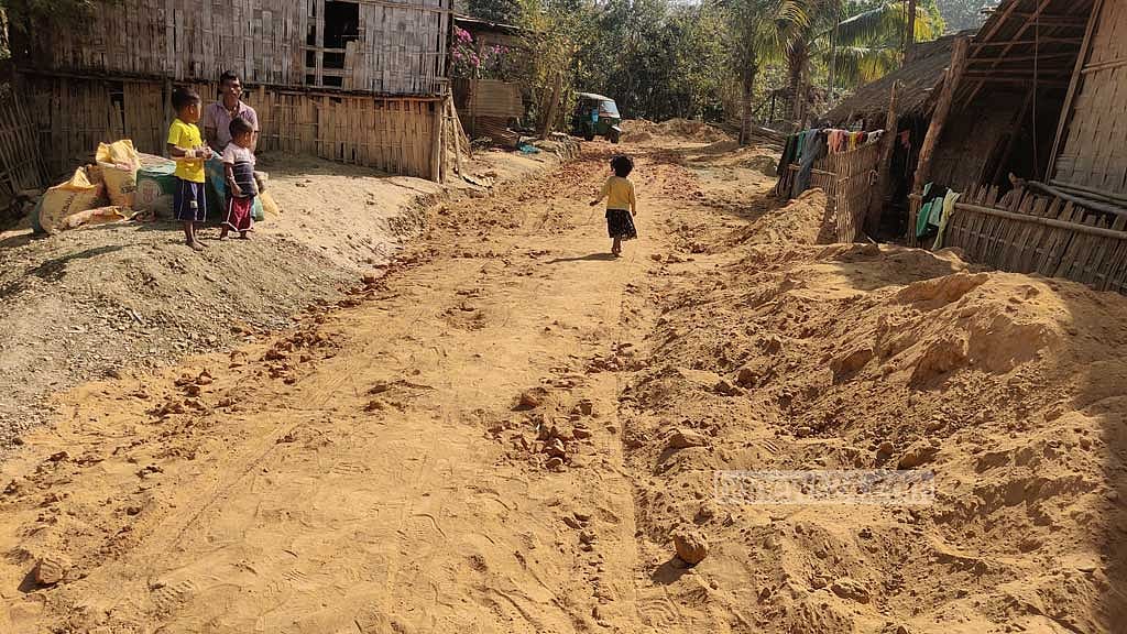 তিন কোটি টাকায় পৌনে ২ কিলোমিটার রাস্তা, তাও কাজ নিম্নমানের