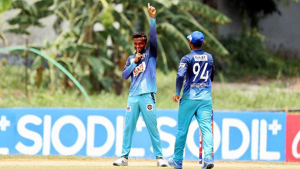 আশিকুরের দারুণ কীর্তি ছাপিয়ে টিপুর স্পিনে জয়ে শুরু শেখ জামালের