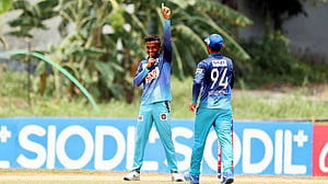আশিকুরের দারুণ কীর্তি ছাপিয়ে টিপুর স্পিনে জয়ে শুরু শেখ জামালের