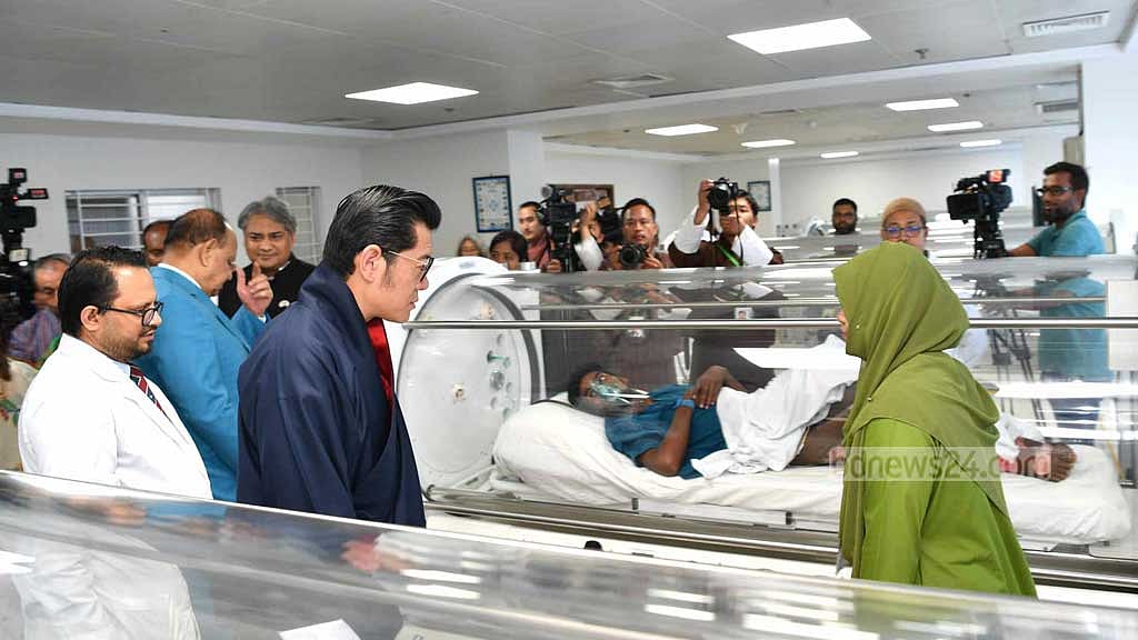 ঢাকার বার্ন ইনস্টিটিউট দেখলেন ভুটানের রাজা