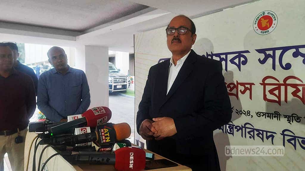 আগে ‘নিজের ঘর’ দুর্নীতিমুক্ত করতে ডিসিদের বার্তা দুদক চেয়ারম্যানের