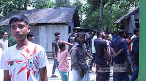 ঘরের মেঝেতে যুবকের মরদেহ, পুলিশ বলছে হত্যা