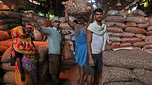 পেঁয়াজ রপ্তানিতে এবার ভারতের ‘অনির্দিষ্টকালের’ নিষেধাজ্ঞা
