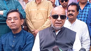 কালোবাজারিদের কাছ থেকে টিকেট না নেওয়ার আহ্বান রেলমন্ত্রীর