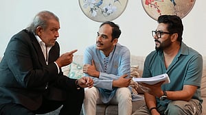 তিন চক্রবর্তীর গল্প: রাজের কথায় বাবা-ছেলে হয়েছেন মিঠুন