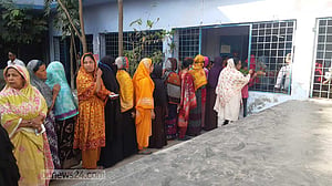 ময়মনসিংহে কেন্দ্রে লাইন, ৪টার পরেও ভোট
