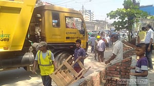 ফুটপাত পুনর্দখল ঠেকাতে ফের অভিযানে চট্টগ্রাম সিটি করপোরেশন