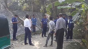 টাঙ্গাইলে বালুতে পুঁতে রাখা অজ্ঞাত যুবকের লাশ উদ্ধার