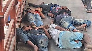 দেশের ৩৪ লাখ পথশিশু বাবা-মায়ের যত্নের বাইরে: গবেষণা