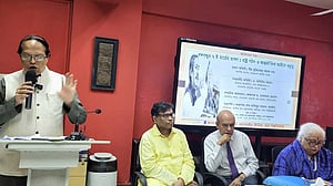 ৭ মার্চের ভাষণ নান্দনিকতায় চিত্তাকর্ষক: আতিউর রহমান