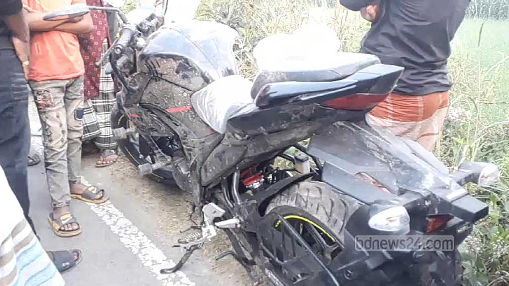 ‘আত্মহত্যার চেষ্টা’ করে আদায় করা বাইকে বন্ধুসহ প্রাণ গেল তরুণের