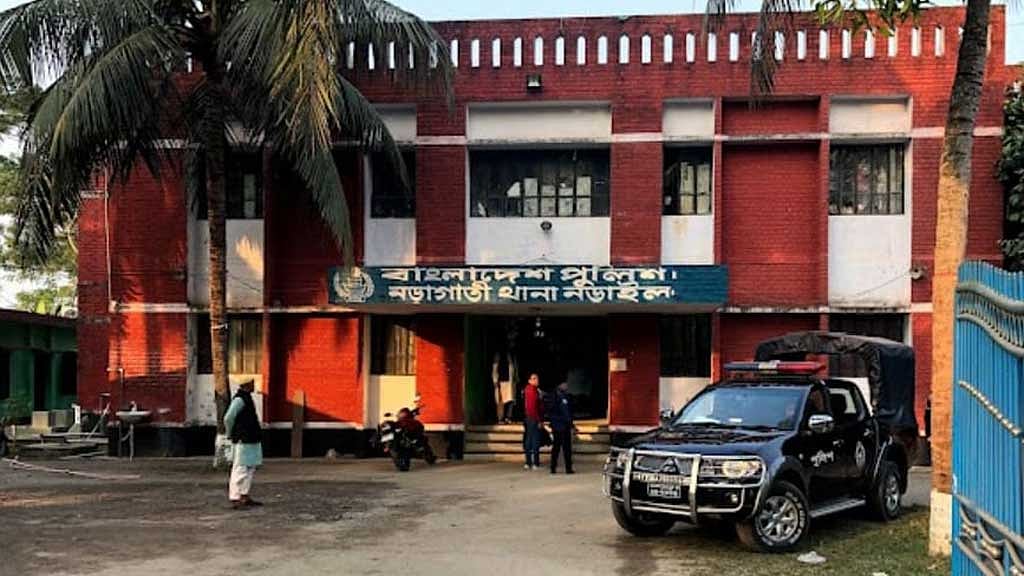 নড়াইলে ট্রলির চাপায় চালকের সহকারীর মৃত্যু