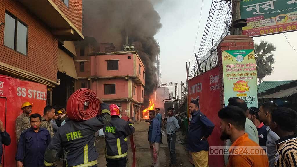 টঙ্গীতে স্টিল মিলের ট্রান্সফরমারে অগ্নিকাণ্ড
