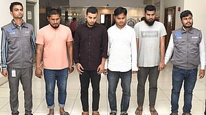 দুবাই বসে তিন মাসে ৪০০ কোটি টাকার হুন্ডি, দেশে ধরা ৫