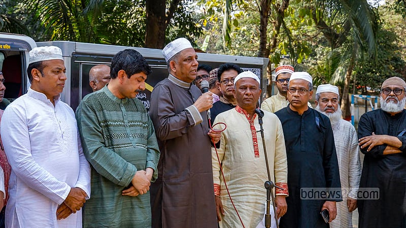 ভিকারুননিসা নূন স্কুল অ্যান্ড কলেজ মাঠে শুক্রবার দুপুরে জানাজার আগে কথা বলেন ঢাকা-৮ আসনের সংসদ সদস্য আ ফ ম বাহাউদ্দিন নাছিম।