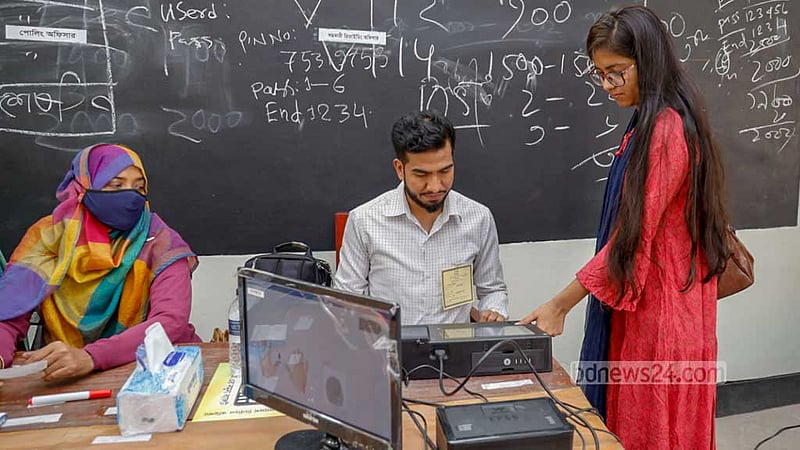 কুমিল্লা সিটি করপোরেশনে মেয়র পদের উপনির্বাচনে শনিবার ভোটগ্রহণ চলছে।