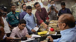 ১৪৫০ টাকার এলাচ বিক্রি হচ্ছিল ৩১০০ টাকায়