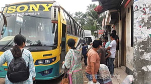 ঈদে পথের ঝক্কি এড়াতে আগেভাগেই বাড়ি ফেরা
