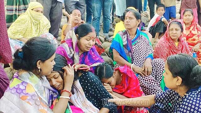 মেঘনায় নৌকাডুবি: মৃত্যু বেড়ে ৮