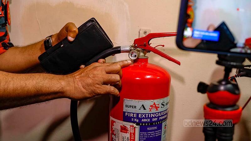 ঢাকার গুলশান-২ নম্বরের ৪৬ নম্বর সড়কের দ্য এইচ হোটেলের ফায়ার এক্সটিংগুইশারগুলো ছিল অকেজো।