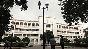 বিচারপতির আসনে ছাদ থেকে পানি, আপিল বিভাগে ১৮ মিনিট বিচারকাজ বন্ধ