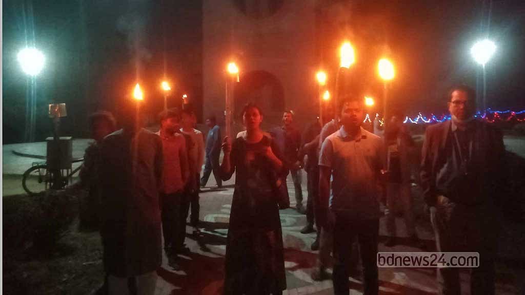জাবিতে প্রক্টর-প্রাধ্যক্ষের অব্যাহতিসহ ৫ দাবিতে মশাল মিছিল