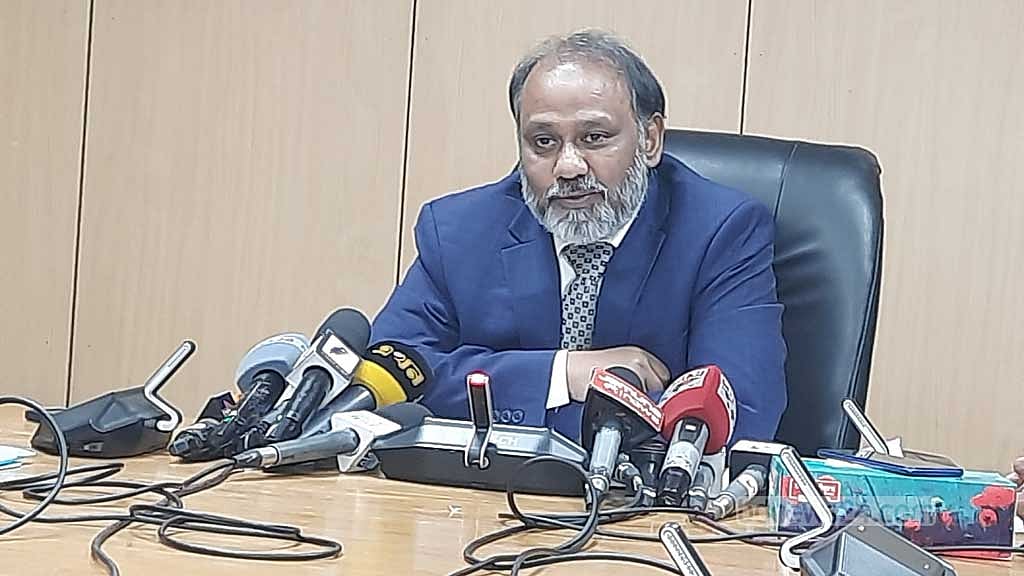 ব্যাংক একীভূতকরণ: স্বেচ্ছায় ডিসেম্বরের মধ্যে, না হলে মার্চে প্রক্রিয়া শুরু