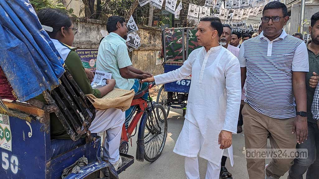 ময়মনসিংহে শেষ মুহূর্তে প্রার্থীদের জমজমাট প্রচার