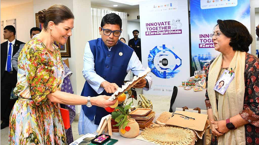 সুইডিশ যুবরাজ্ঞীর কাছে ডিজিটাল অগ্রগতি তুলে ধরলেন পলক