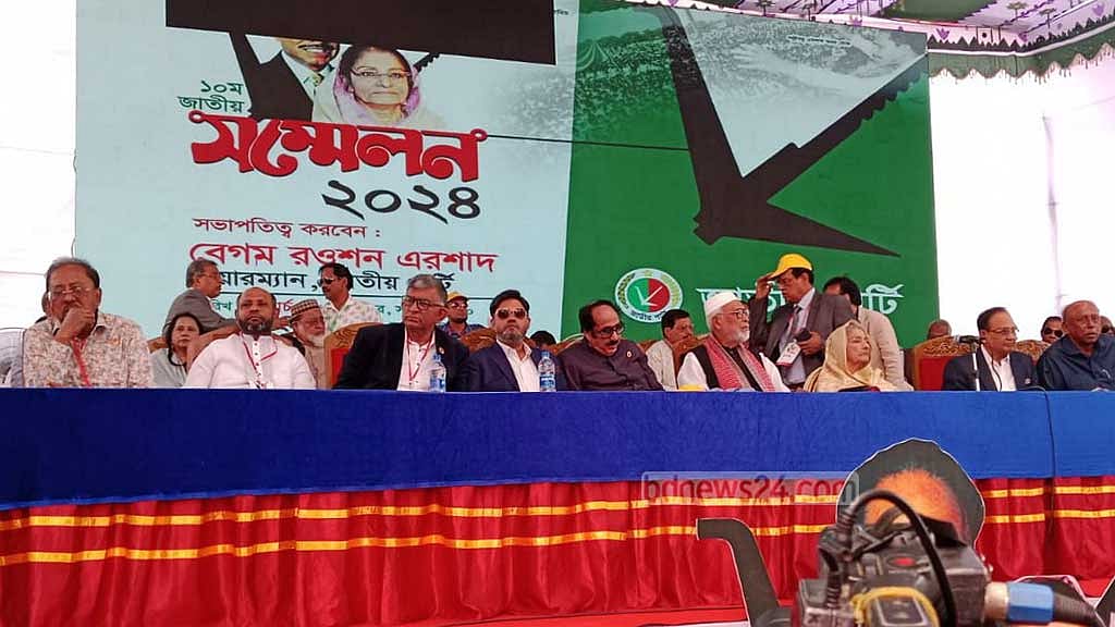 এরশাদের অনুসারী সবাইকে এক ছাতার নিচে ডাকলেন রওশন