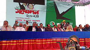 এরশাদের অনুসারী সবাইকে এক ছাতার নিচে ডাকলেন রওশন