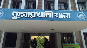কুষ্টিয়ায় মাছ ব্যবসায়ীকে কুপিয়ে হত্যা, প্রতিপক্ষের বাড়িতে হামলা-আগুন