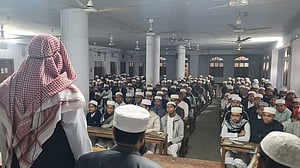 স্কুলে শিক্ষার্থী কমছে, মাদ্রাসায় কেন বাড়ছে?