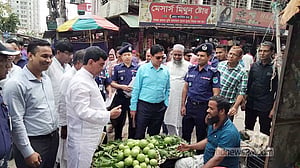 বাজার তদারকি করতে মাঠে ফরিদপুরের ডিসি-এসপি