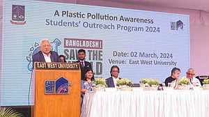 প্লাস্টিক দূষণ নিয়ে ইস্ট ওয়েস্ট বিশ্ববিদ্যালয়ে সচেতনতামূলক অনুষ্ঠান