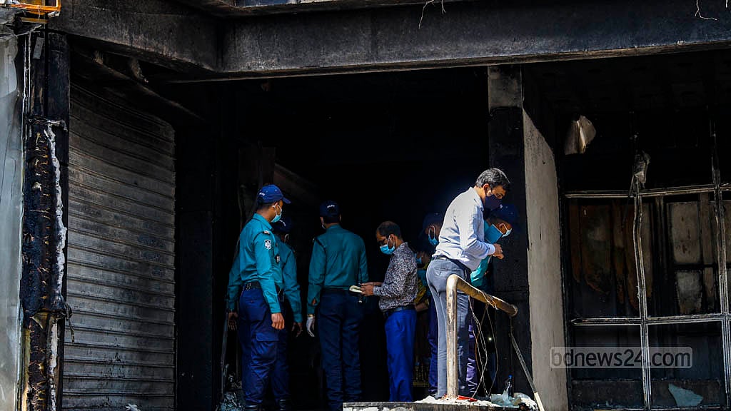 আগুন-বিস্ফোরণ: ‘সরকারি কর্মকর্তারা কোথায়?’