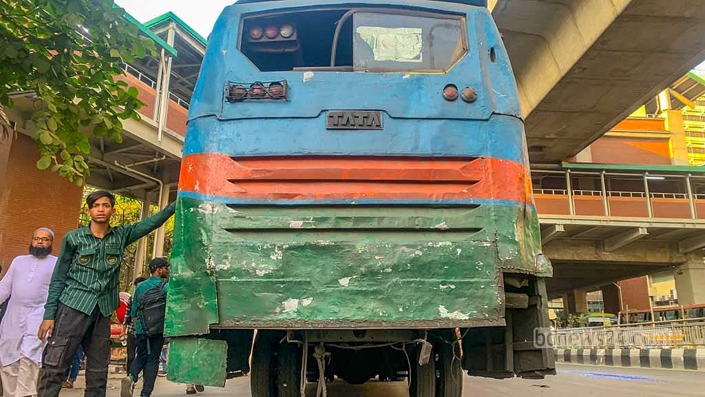 ঢাকায় ২০ বছর পুরনো বাস বন্ধের উদ্যোগ, তালিকা করছে বিআরটিএ