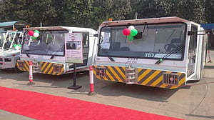 গ্রাউন্ড হ্যান্ডলিং: নতুন যন্ত্রপাতি যুক্ত করল বিমান