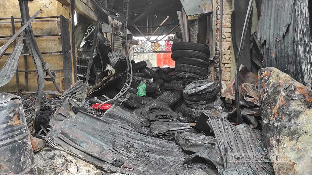 দেড় শতাধিক দোকান পুড়িয়ে থামে আগুন, ব্যবসায়ীদের মাথায় হাত