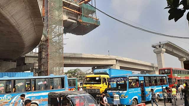 ঈদযাত্রা: গাজীপুরের চান্দনা-চৌরাস্তাই ‘পথের কাঁটা’
