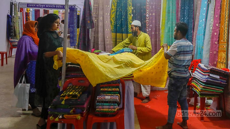 জাতীয় জাদুঘরের নলিনীকান্ত ভট্টশালী আর্ট গ্যালারিতে পাঁচ দিনব্যাপী এই মেলায় স্থান পায় ৩০টি জামদানির স্টল। এসব স্টলের সবাই এসেছেন নারায়ণগঞ্জের রূপগঞ্জ থেকে।