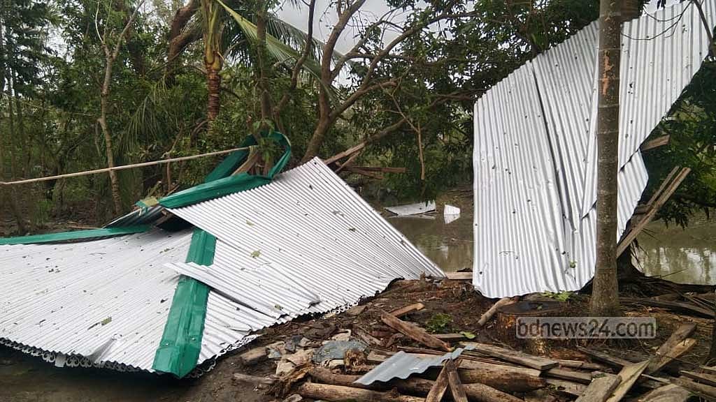 ভোলায় ঝড়ে ঘর চাপায় ভিক্ষুক নিহত