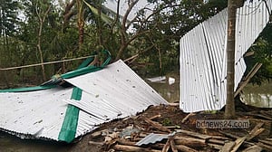 ভোলায় ঝড়ে ঘর চাপায় ভিক্ষুক নিহত