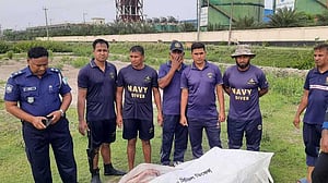 খুলনায় কার্গো ডুবি: একজনের মরদেহ উদ্ধার