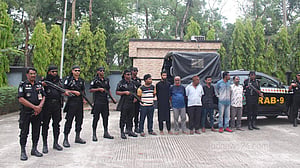 রেলের ১২৫ টিকেটসহ ‘কালোবাজারি চক্রের’ ৭ সদস্য আটক