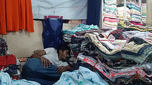 ঈদ মৌসুমেও বঙ্গবাজার ‘ঘুমিয়ে’