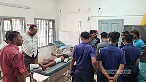 নাফ নদীতে মিয়ানমারের নৌবাহিনীর গুলিতে বাংলাদেশি ২ জেলে আহত