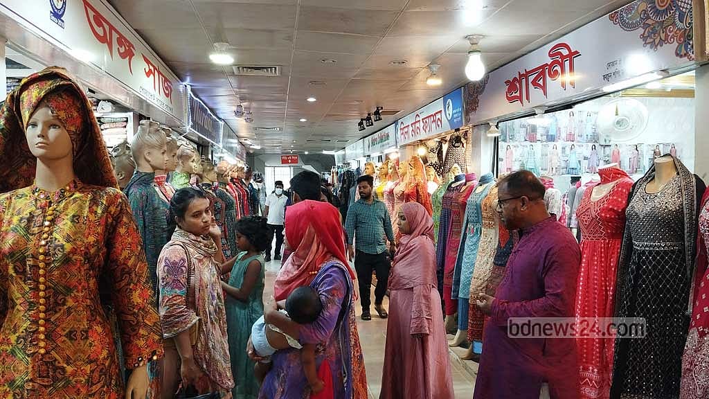 ছুটির দিনে জমজমাট মৌচাকের ঈদবাজার