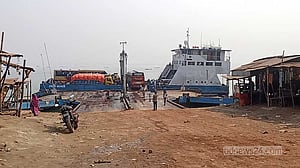 ফিরতি পথে ভোগান্তি নেই দৌলতদিয়া ফেরিঘাটে