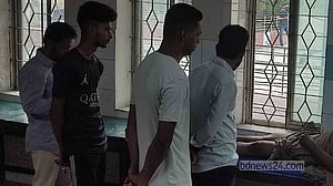 মানিকগঞ্জে কভার্ডভ্যান চাপায় ২ সবজি বিক্রেতা নিহত